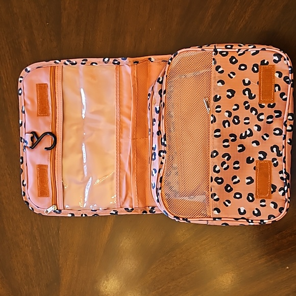 NWT Travel Toiletry Pouch, Hanging, Multi-Compartment Animal Print in Pink - Picture 3 of 8